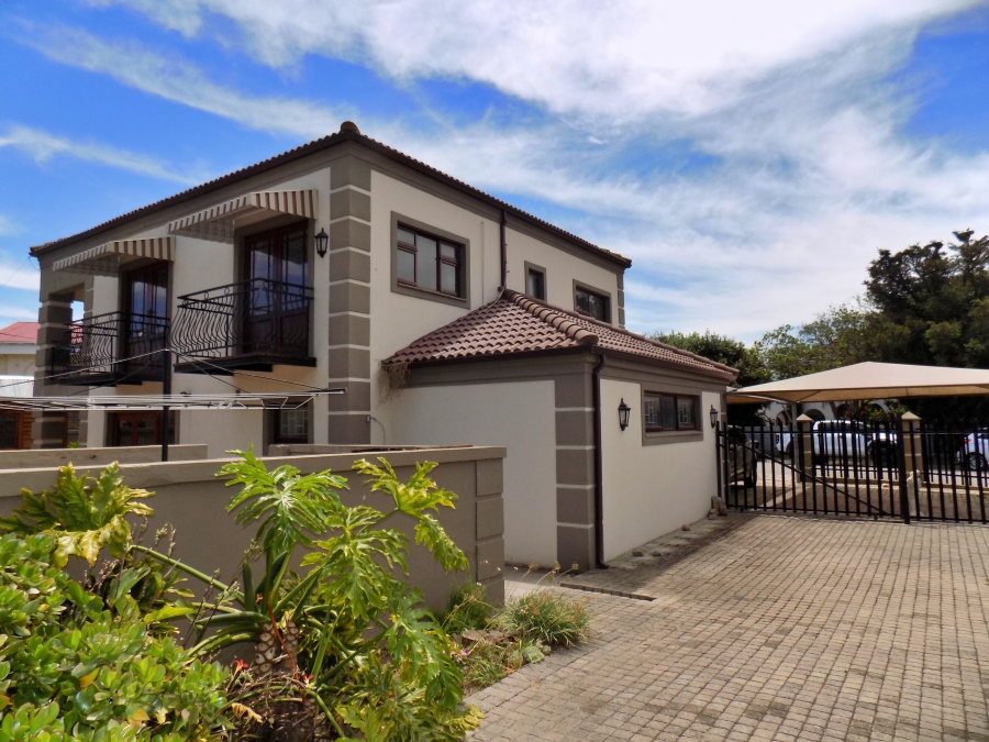 4 Bedroom Property for Sale in Bergsig Western Cape